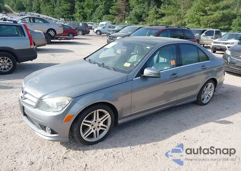 2010 Mercedes-Benz C 350 Sport z USA, uszkodzony, nr VIN WDDGF5GB0AR116142